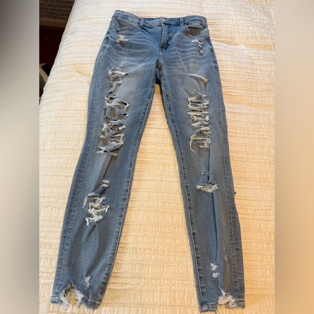 Distressed jeans size 6